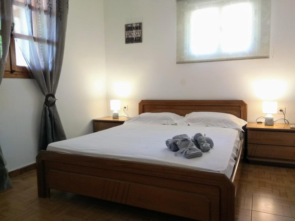 G-George Apartments By The Sea And Airport Liadha Экстерьер фото